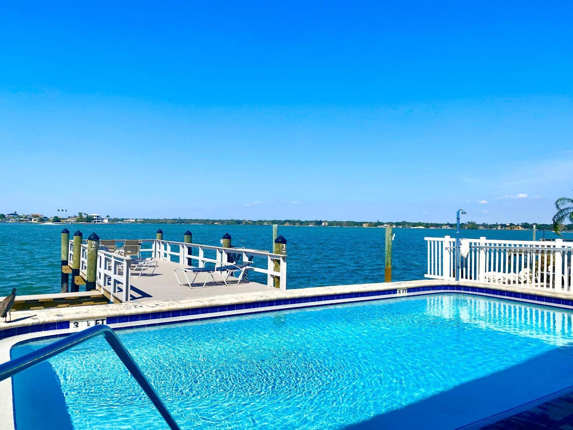107-Waterfront-Walk To Beach-Lovely St. Pete Beach Exterior photo