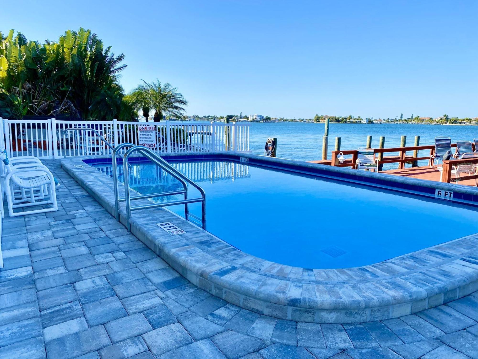 107-Waterfront-Walk To Beach-Lovely St. Pete Beach Exterior photo