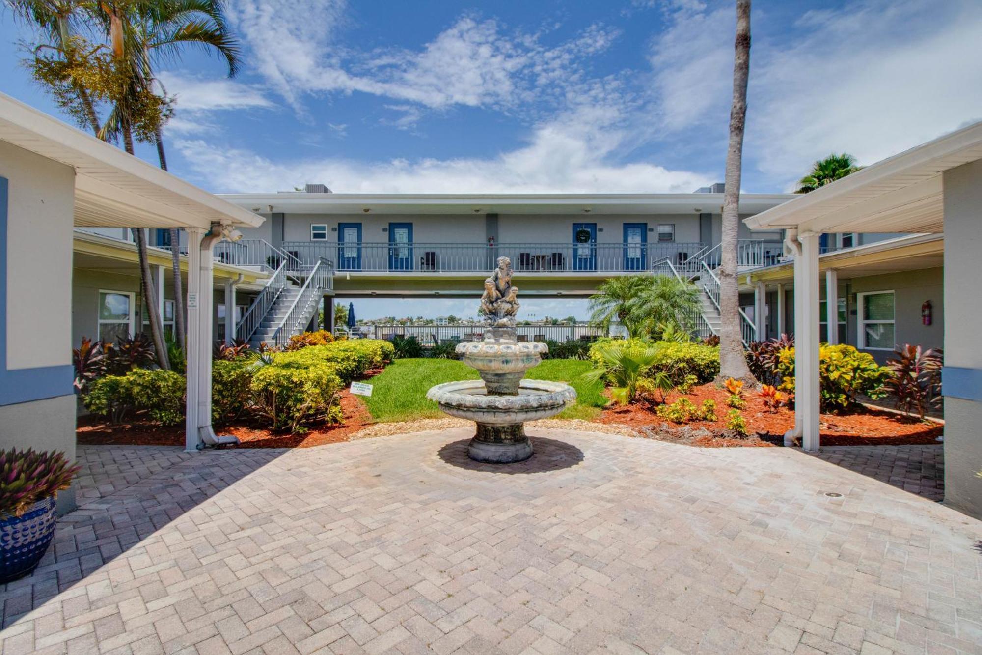 107-Waterfront-Walk To Beach-Lovely St. Pete Beach Exterior photo